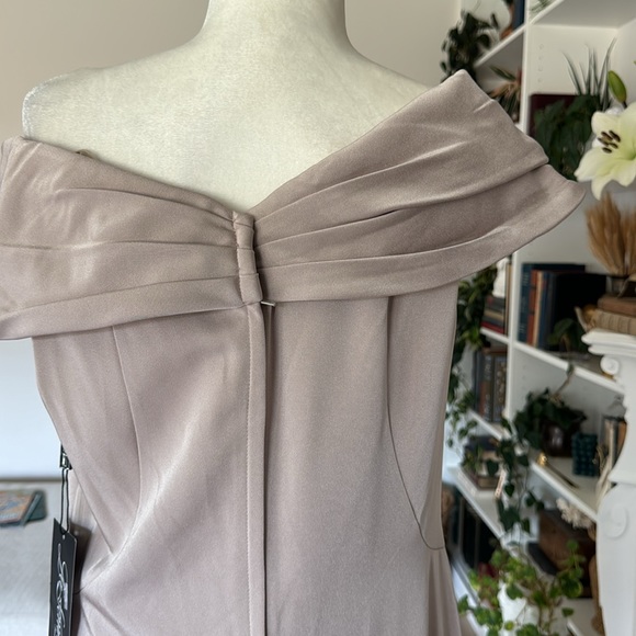 La Femme 29537 Fitted Off Shoulder Evening Dress - Picture 8 of 9